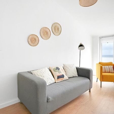 Sunny 2 Bedroom Apartment In Almada - Balconies With River View Esterno foto
