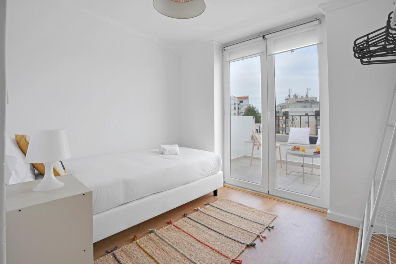 Sunny 2 Bedroom Apartment In Almada - Balconies With River View Esterno foto