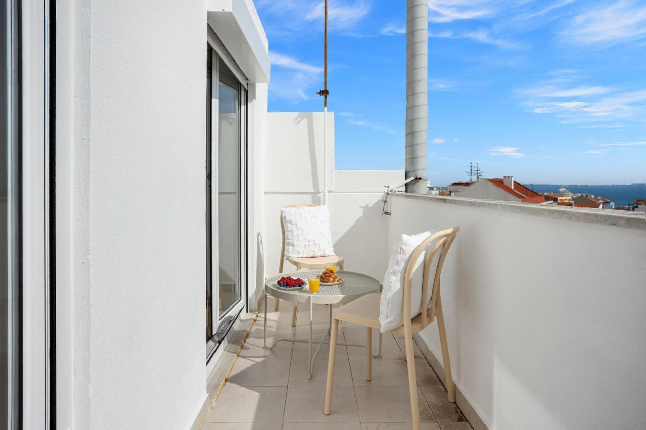 Sunny 2 Bedroom Apartment In Almada - Balconies With River View Esterno foto