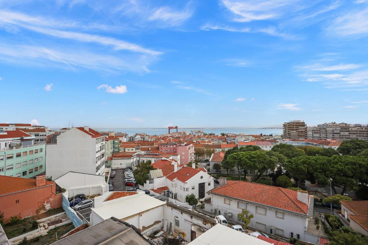 Sunny 2 Bedroom Apartment In Almada - Balconies With River View Esterno foto